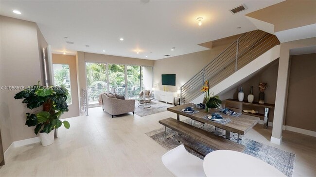 Building Photo - 626 NE 12th Ave