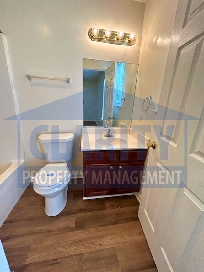 Building Photo - Two bedroom townhome w/ garage!