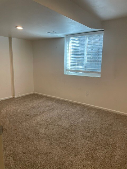 Building Photo - 8745 Snowbird Way