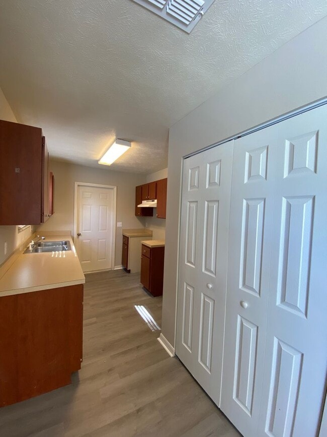 Building Photo - Cannot be shown until MAY!!!Great Home in quiet Belleview Neighborhood 3/2/1 - ***Won't Last***