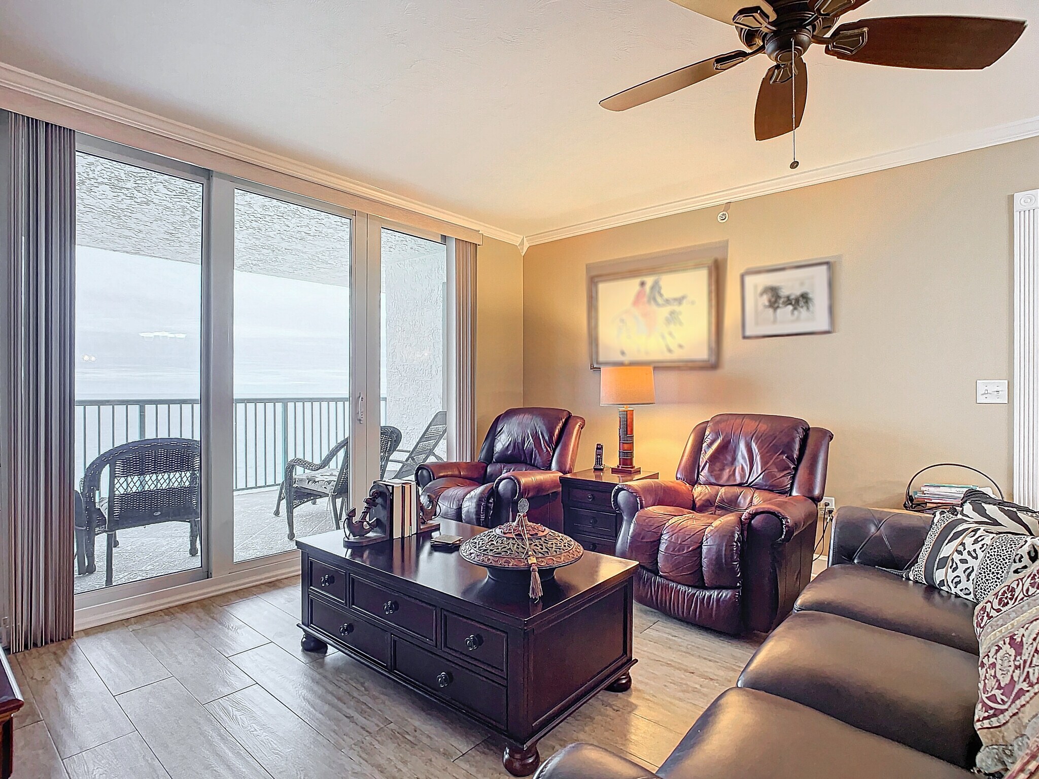 living room - 2055 S Atlantic Ave
