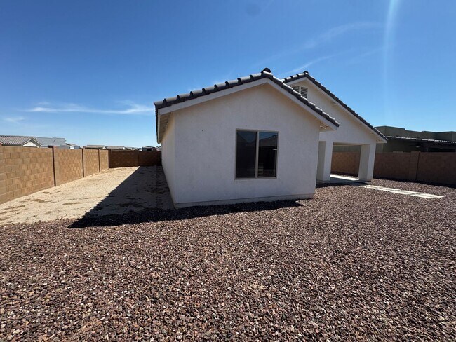 Building Photo - LARGE CORNER LOT