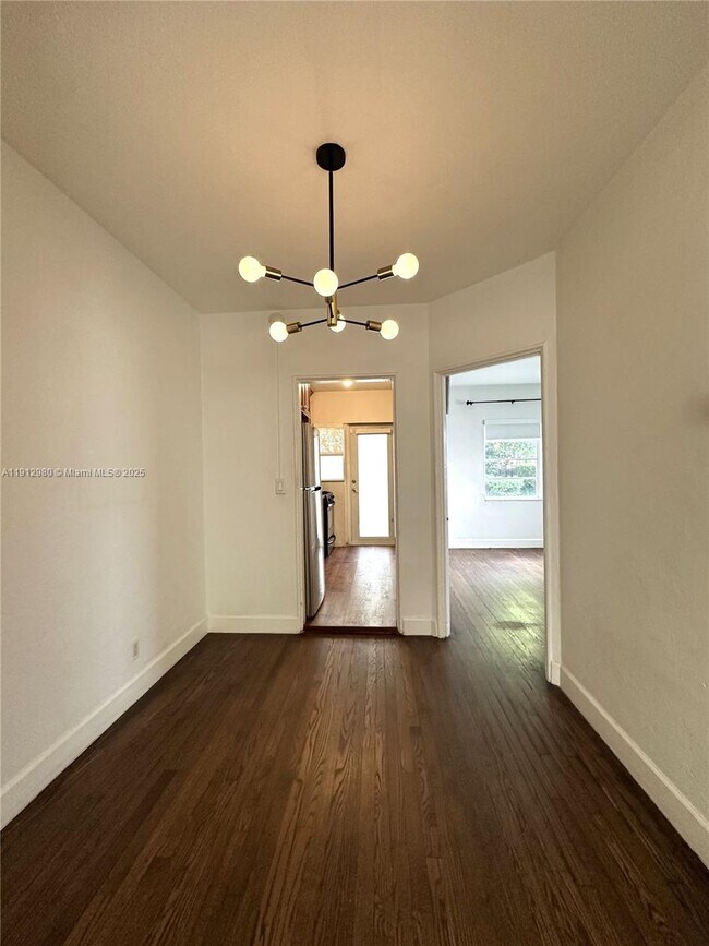 Building Photo - 969 Bay Dr