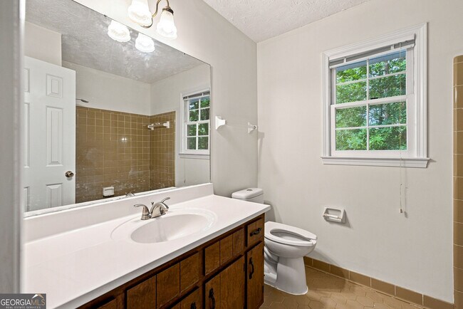 Building Photo - 965 Millbrook Ct