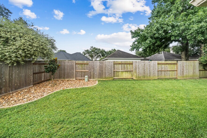 Building Photo - 17911 Yukon Pass Dr