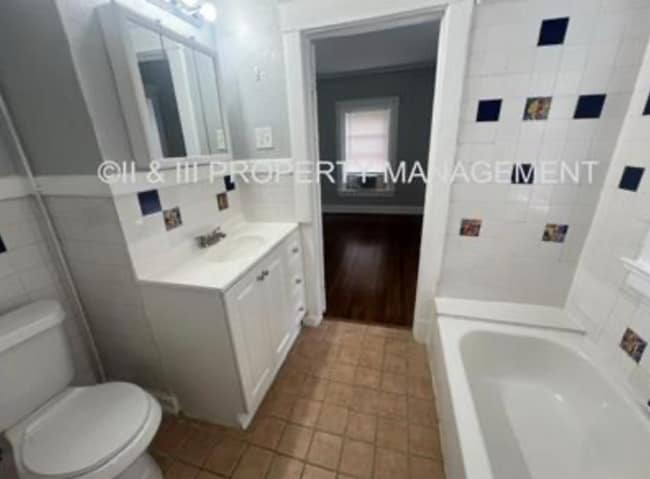 Building Photo - 219 W 37th St