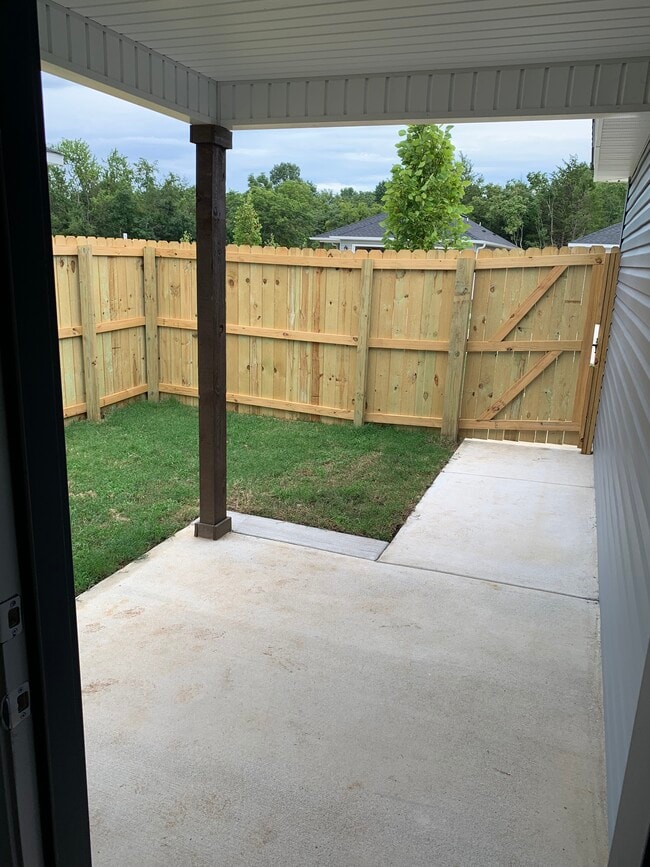 Building Photo - 2566 S Ouachita Dr