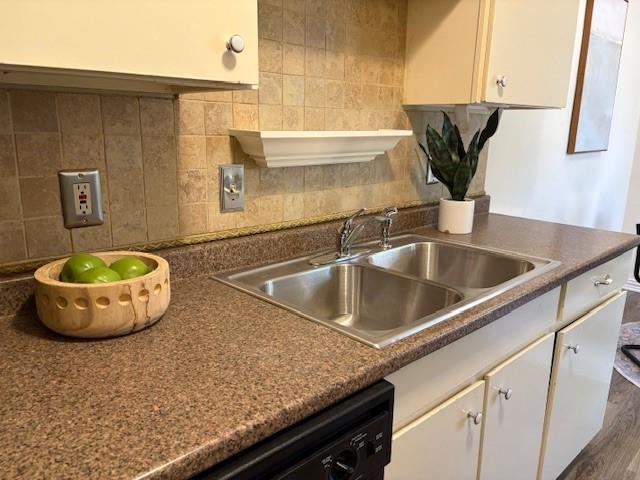 Building Photo - 6910 Hart Ln