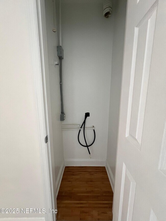 Building Photo - 1789 River Rd