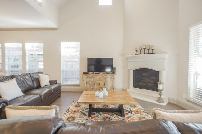 Building Photo - 47 N Lochwood Way