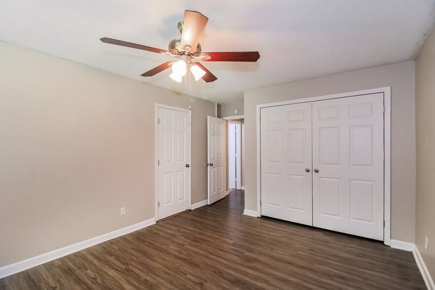 Building Photo - 9227 Chestnut Lake Dr