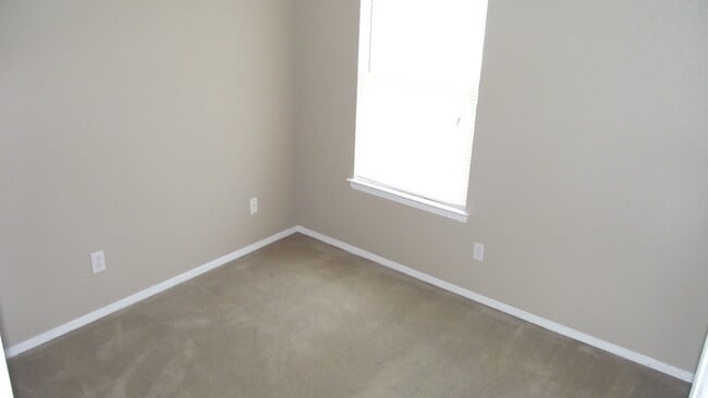 Building Photo - Northeast El Paso 3 Bed/2.5 Bath Refrig A/C w/Bonus Loft!