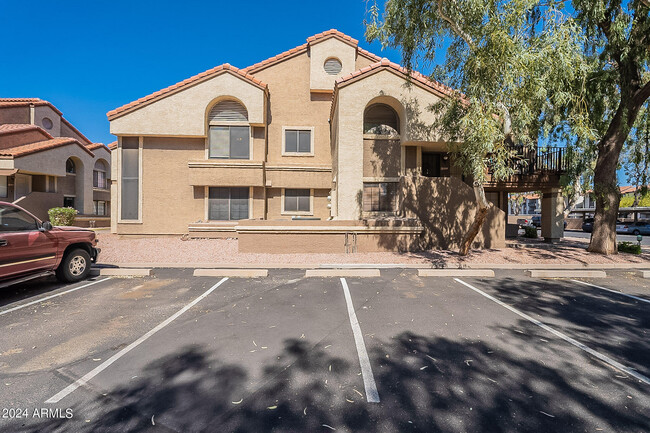 Building Photo - 1905 E University Dr