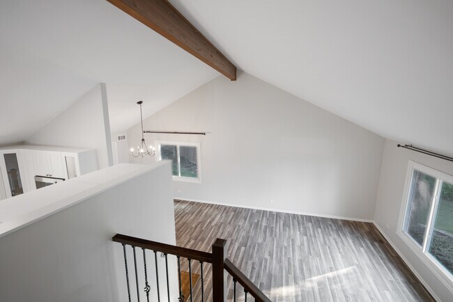 Building Photo - 615 Chester Ct E