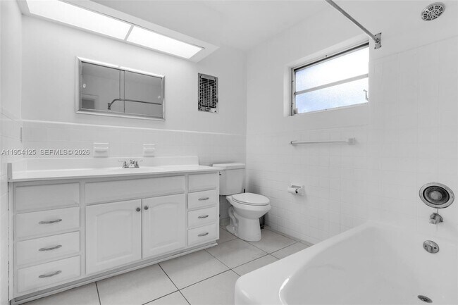 Building Photo - 4700 NE 21st Ave