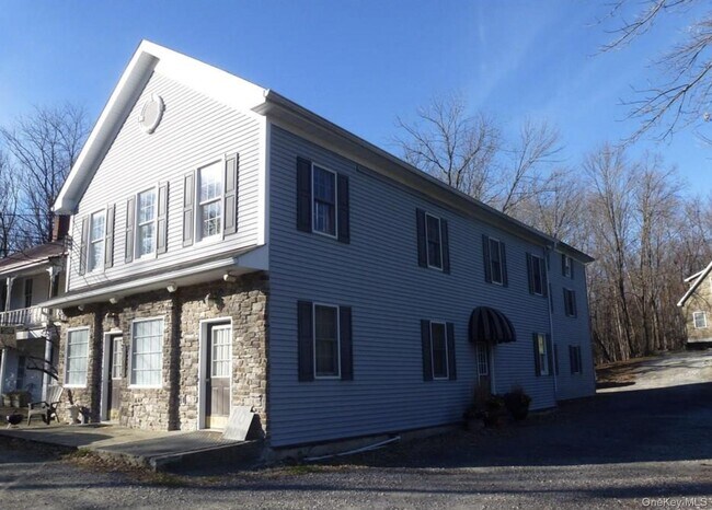 Building Photo - 106 Newport Bridge Rd