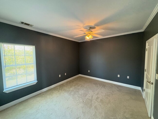 Building Photo - 2 bed, 1 bath unit for rent!