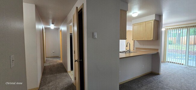 Building Photo - 3 Bedroom 2 bath in Lake Limerick