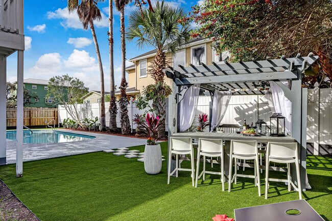 Building Photo - 156 Meadow Ave