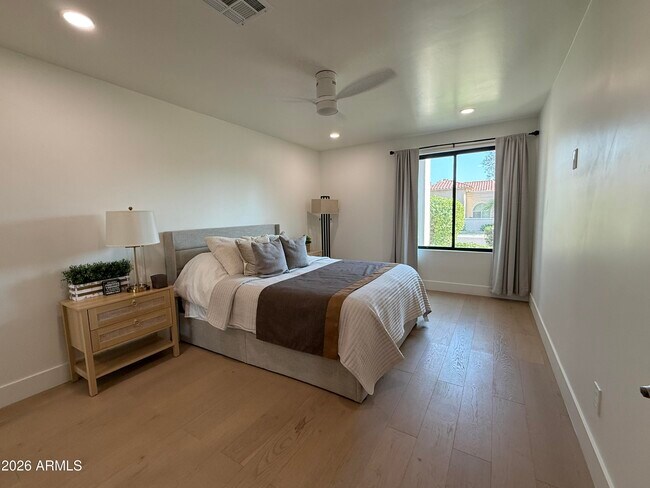 Building Photo - 7330 E Las Palmaritas Dr