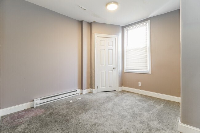 Building Photo - 4935 N Franklin St