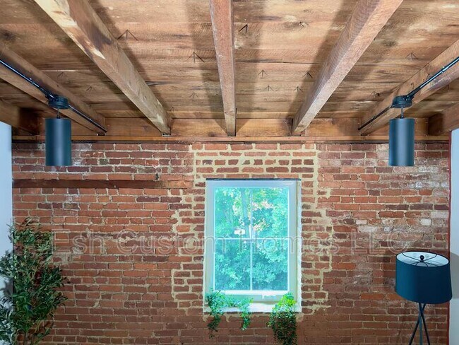 Building Photo - 437 W Grant St