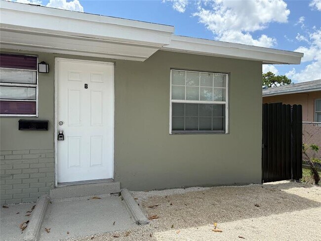 Building Photo - 2830 NW 15th Ct