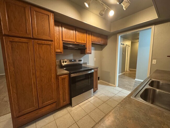 Building Photo - Cute 3 bed 2 bath in Broken Arrow