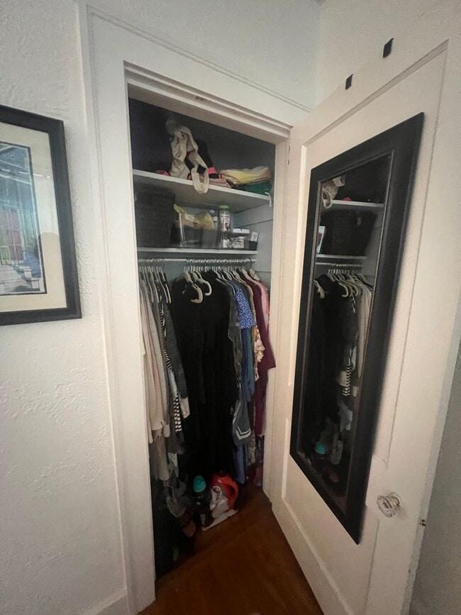 Building Photo - 1BD/1BA Uptown, on Mardi Gras Parade Route