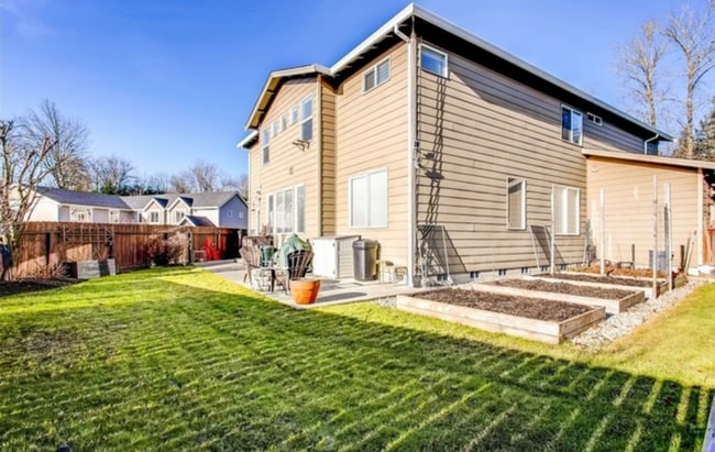 Building Photo - Beautiful 5 Bed 2.5 Bath Renton Home!