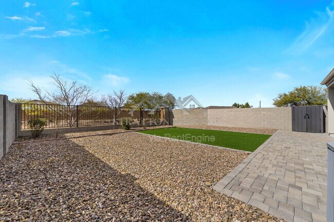 Building Photo - 17878 N Pietra Rd