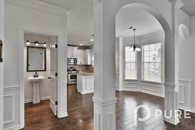 Building Photo - 522 Moulton Way