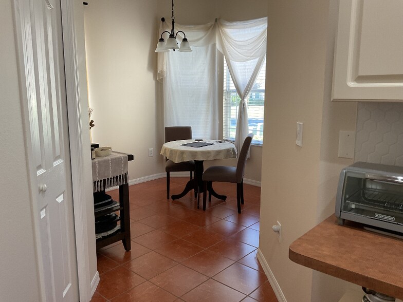 Building Photo - 2717 Tottenham Dr