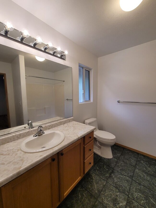 Building Photo - Spacious 3 bedroom 2 bath home in Kula-Available now!