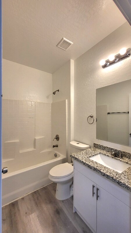 Building Photo - 620 San Lorenzo St