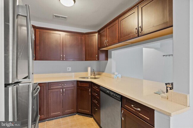 Building Photo - 4820B Aberdeen Dr