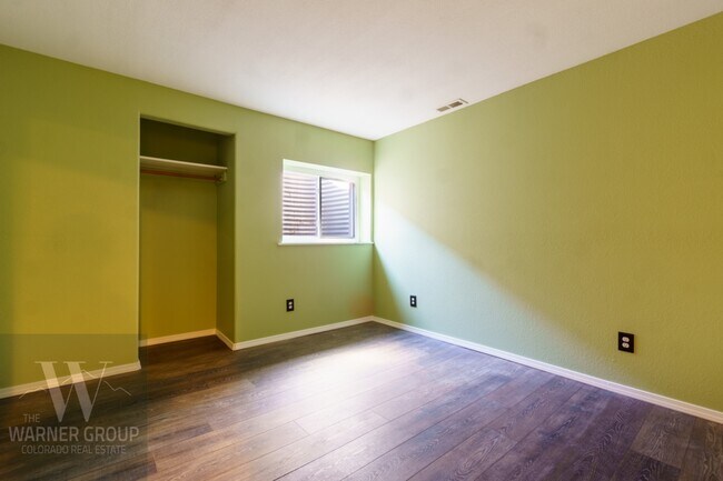 Building Photo - 3750 Oneida Ln