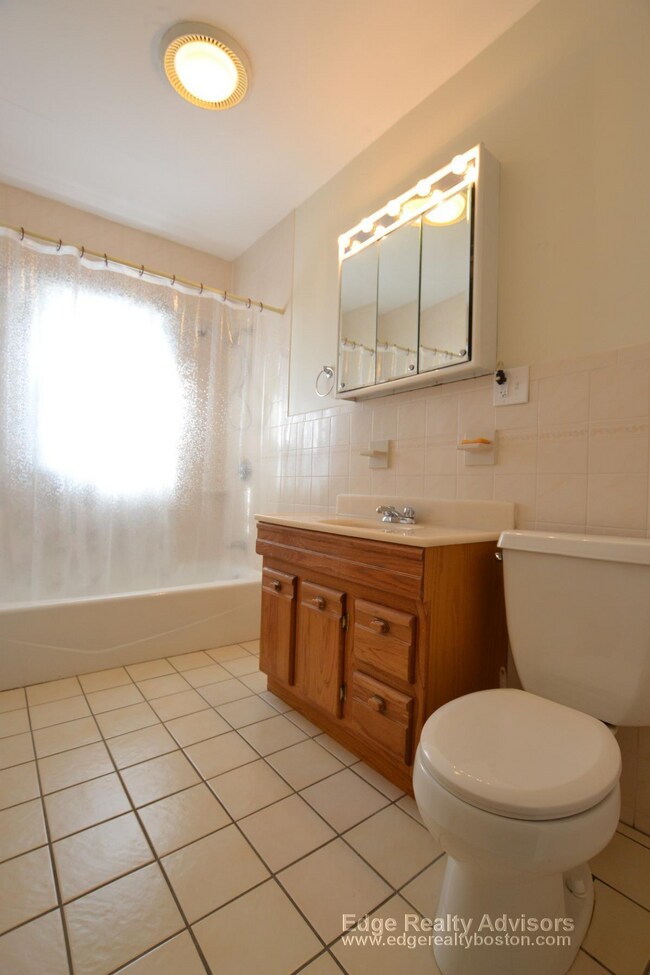 Building Photo - 94 Bennett St