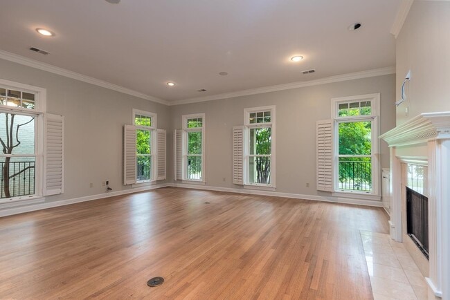Building Photo - 1060 Island Dr