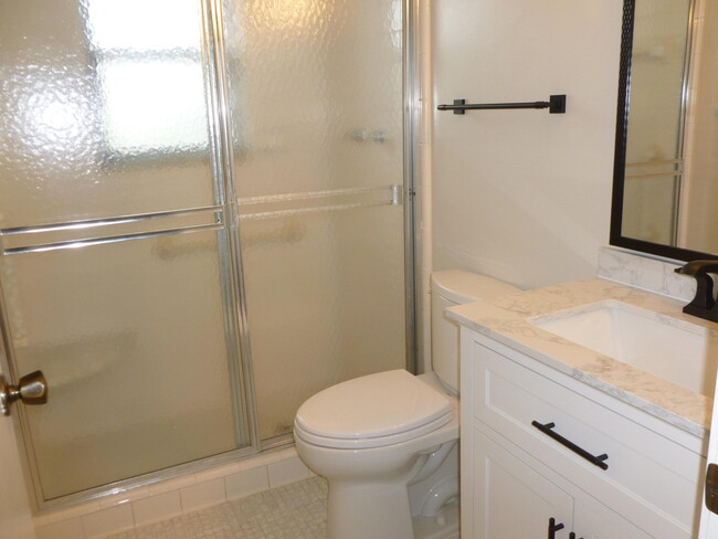Building Photo - 2 SE Turtle Creek Dr