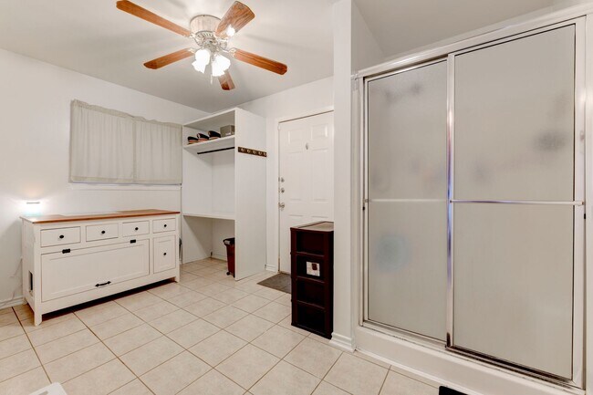 Building Photo - 303 Manning Dr