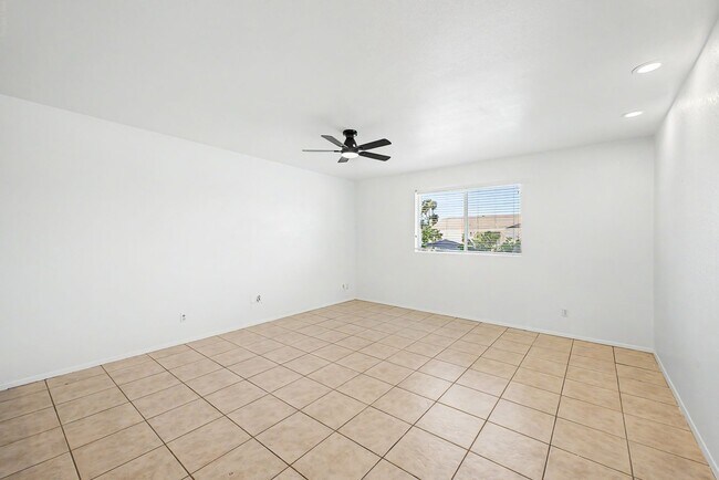Building Photo - Great Tempe Home with Diving Pool