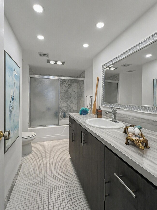 Building Photo - 3475 S Ocean Blvd