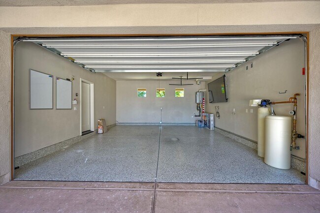 Building Photo - 16242 Camden Cir