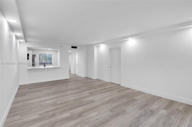 Building Photo - 14475 Strathmore Ln