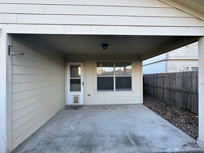 Covered Back Porch - 4910 Kalithea Ct