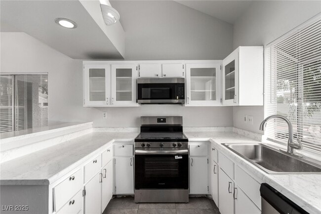 Building Photo - 5644 Vineyard Ln
