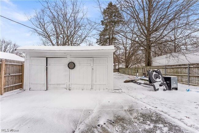 Building Photo - 1063 E 171st St