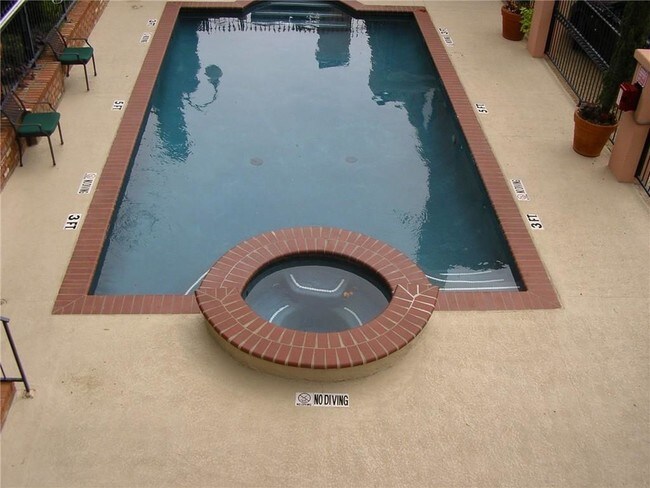 Building Photo - 3208 Cole Ave