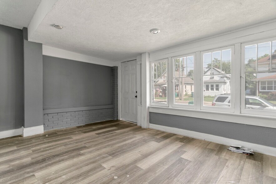 Building Photo - 315 S West St